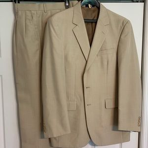 Arrow Men’s Tan Suit 40R